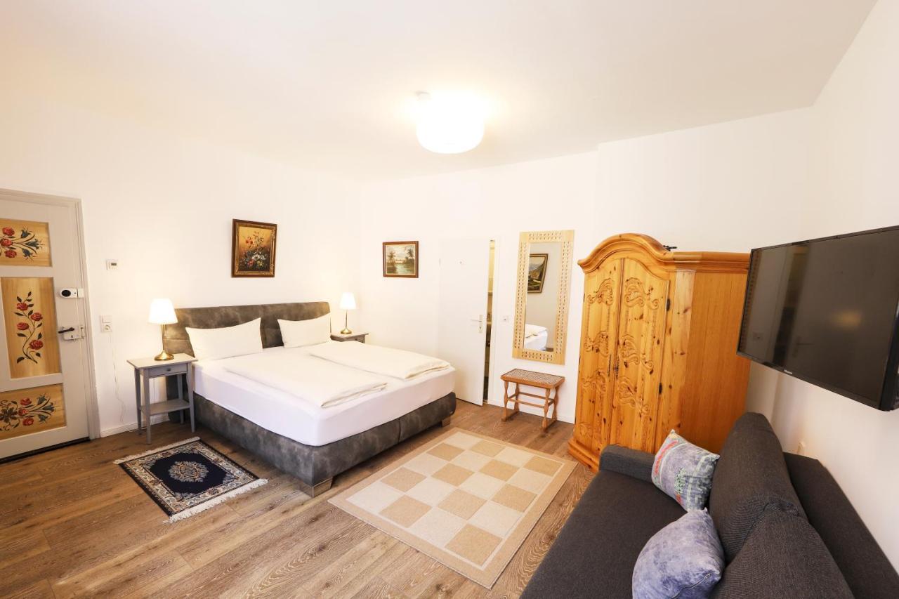 Hotel Garni "Zum Engel" Oberguenzburg Exteriör bild