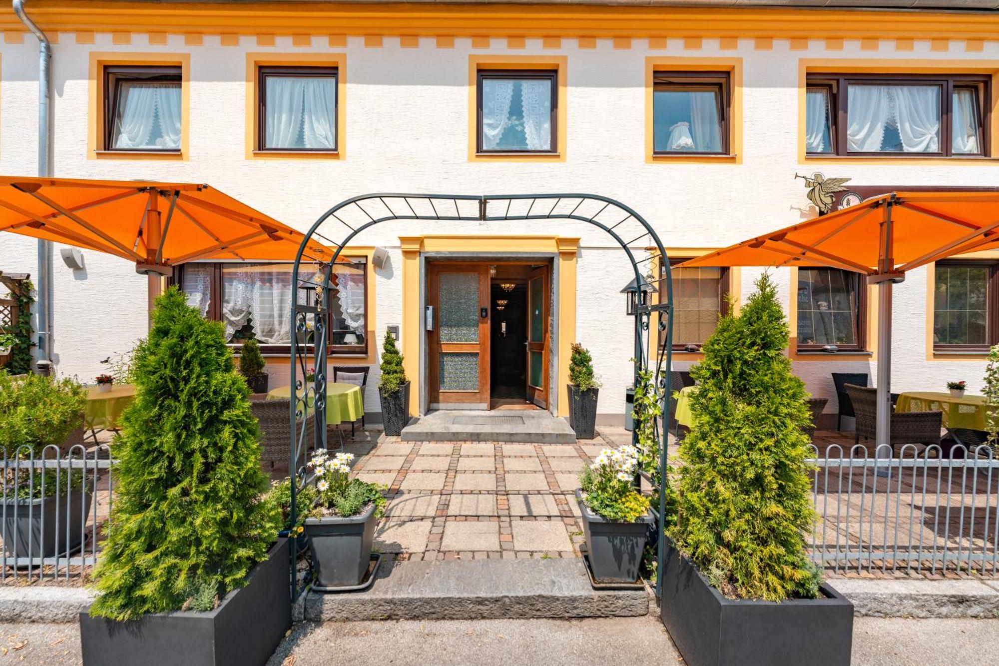 Hotel Garni "Zum Engel" Oberguenzburg Exteriör bild