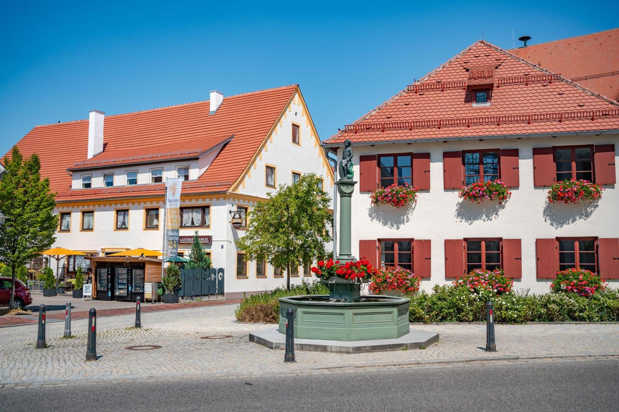 Hotel Garni "Zum Engel" Oberguenzburg Exteriör bild